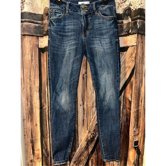 Cabi Cinch Skinny Jeans #3938 Blue denim Size 4 retails  $142 sutters wash - Picture 1 of 9